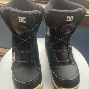 Youth DC Snowboard Boots Size 4